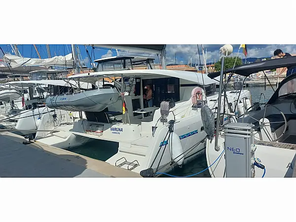 Lagoon 42